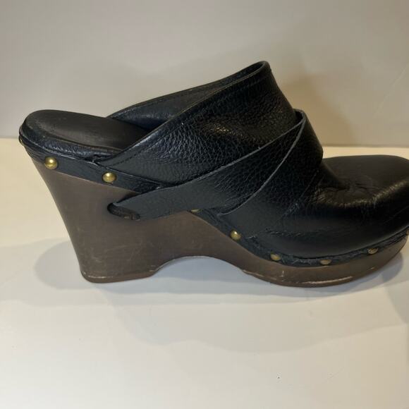 Ugg Women's Wedge Clogs size 7.5 - Picture 2 of 8